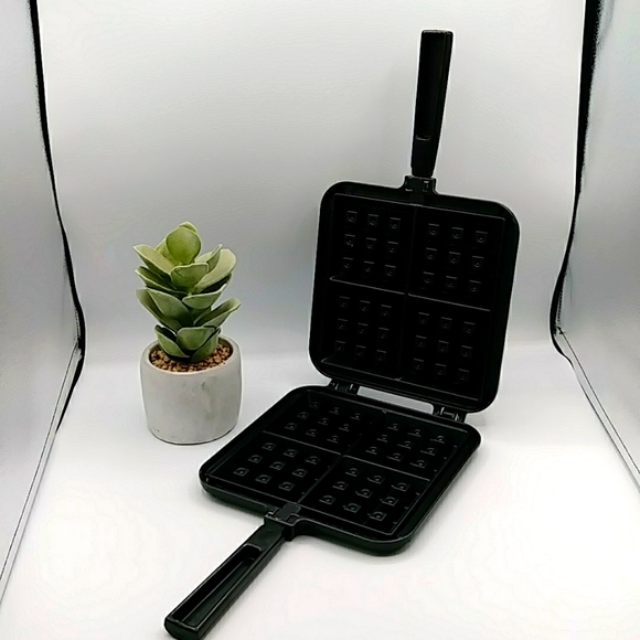 Nordic Ware Belgian Waffle Stove Top Design. #15040 - Picture 2 of 10